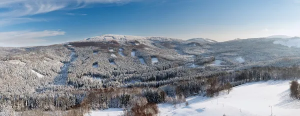 हिवाळी लँडस्केप, ल्युशियन पर्वत — स्टॉक फोटो, इमेज