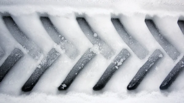 Reifenspur im Schnee — Stockfoto
