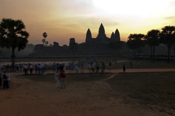 Kamboçya angkor wat Tapınağı siluet. — Stok fotoğraf