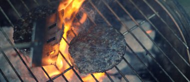 sığır eti burger bir barbekü ızgara