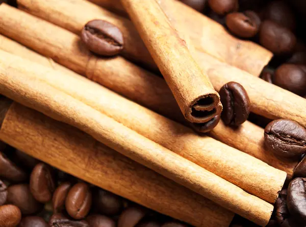 Coffee beans and cinnamon — Stock Photo, Image