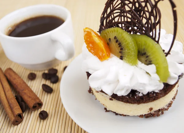 Cake with fruits — Stock Photo, Image