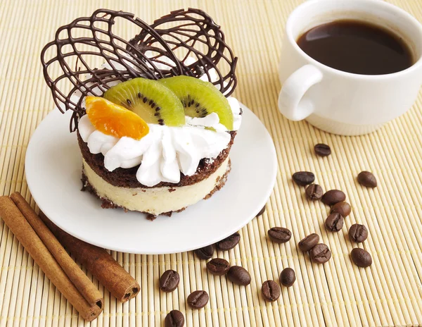 Cake with fruits — Stock Photo, Image