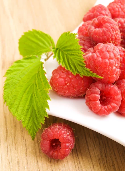 Raspberries on the plate — Stock Photo, Image
