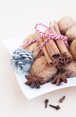 Noel fındık ve baharatlar