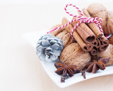 Noel fındık ve baharatlar