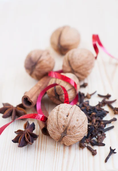 Cinnamon and walnut — Stock Photo, Image