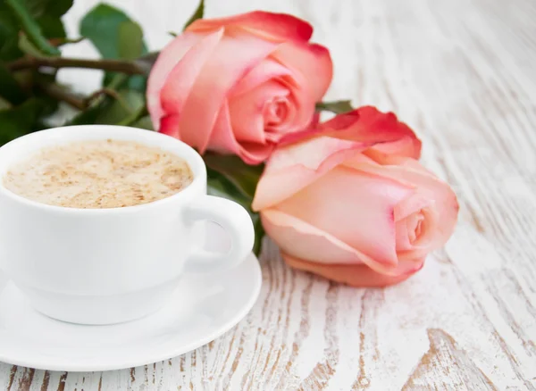 Coffee and roses — Stock Photo, Image