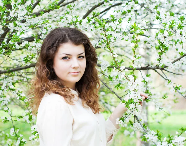 Young girl in the spring garden — Stock Photo, Image