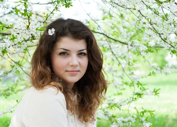 Young girl in the spring garden — Stock Photo, Image