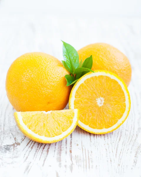 Naranjas con hojas — Foto de Stock