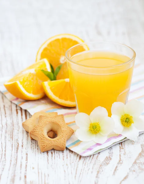Orange juice and cookies — Stock Photo, Image