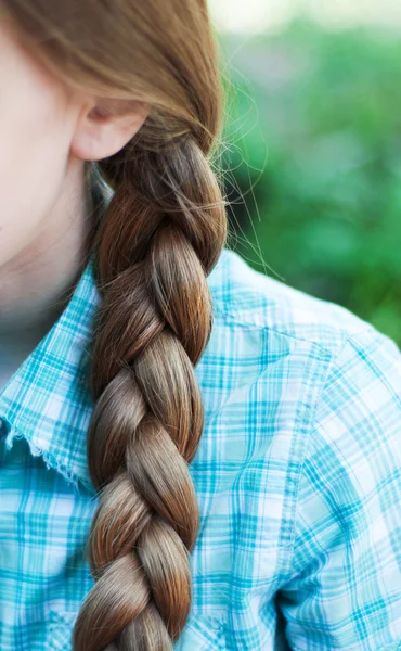 Přírodní blond vlasy ustřihne — Stock fotografie