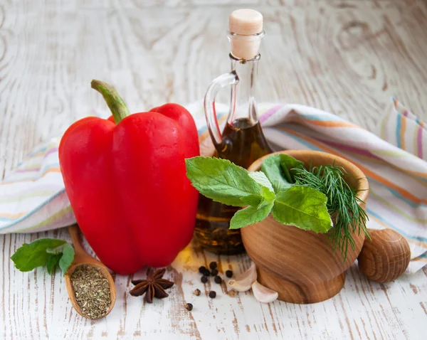 Aceite de oliva y verduras — Foto de Stock