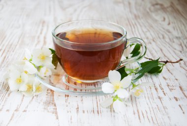 Çay ve yasemin çiçekleri