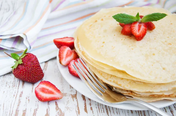 Erdbeer-Pfannkuchen — Stockfoto