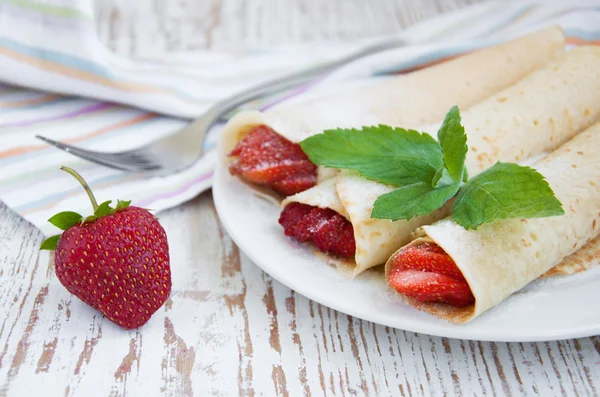 Erdbeer-Pfannkuchen — Stockfoto