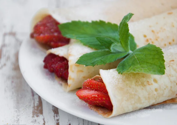 Strawberry pancakes — Stock Photo, Image