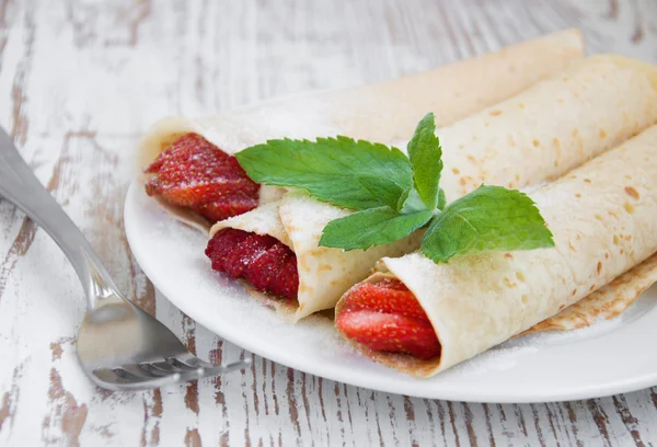 Strawberry pancakes — Stock Photo, Image