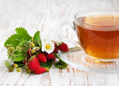 çay ve Yaban çilekleri