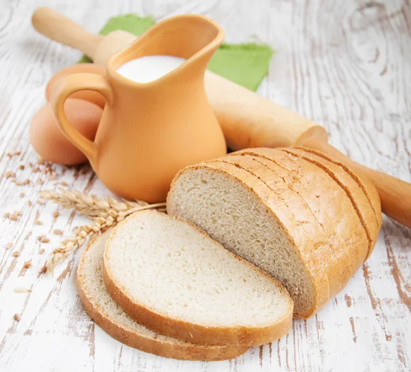 Melk en brood — Stockfoto