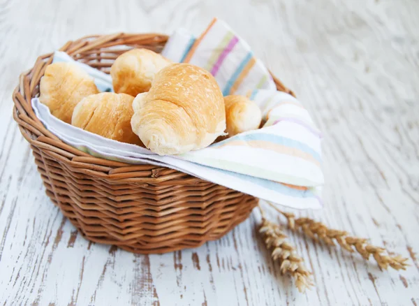 Basket of fresh croissant — Stock Photo, Image