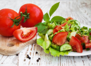 Bahar domates salatası