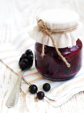 siyah kuş üzümü reçeli