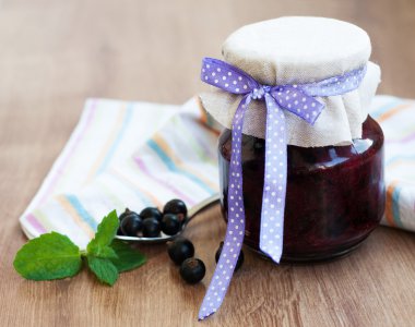 siyah kuş üzümü reçeli