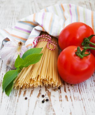 bir İtalyan yemeği için malzemeler