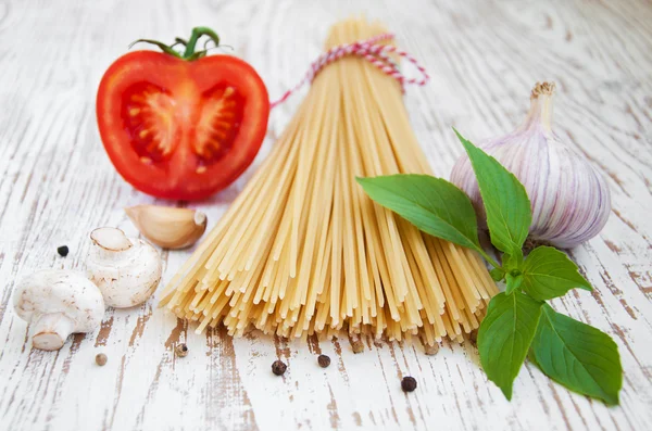 Ingredienser för en italiensk måltid — Stockfoto