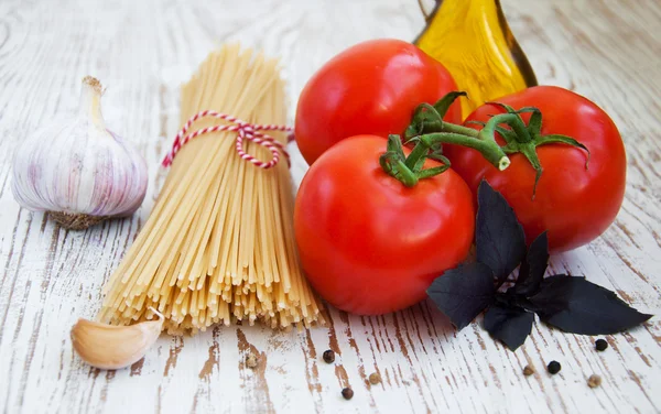 Ингредиенты для итальянской еды — стоковое фото