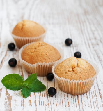 kek ve siyah kuş üzümü