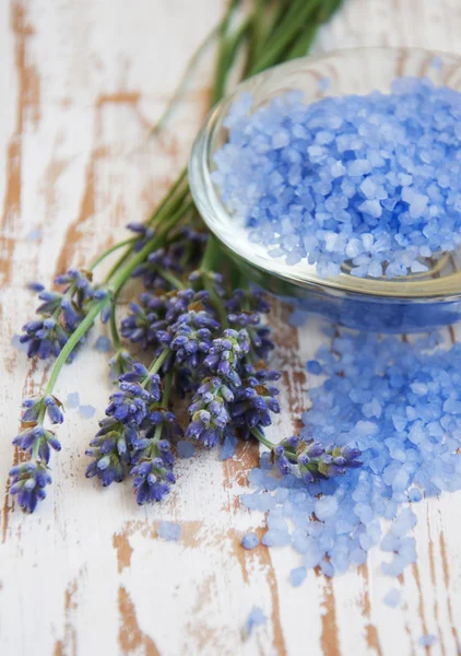 Lavender salt, and fresh flower — Stock Photo, Image