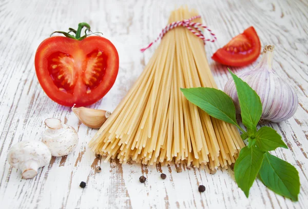 Zutaten für eine italienische Mahlzeit — Stockfoto