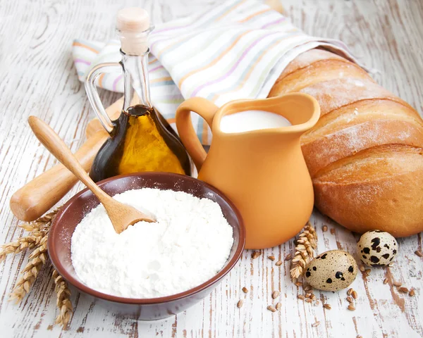 Melk en brood — Stockfoto