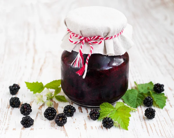 Zelfgemaakte blackberry jam — Stockfoto