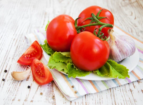 Tomater, basilika och vitlök — Stockfoto