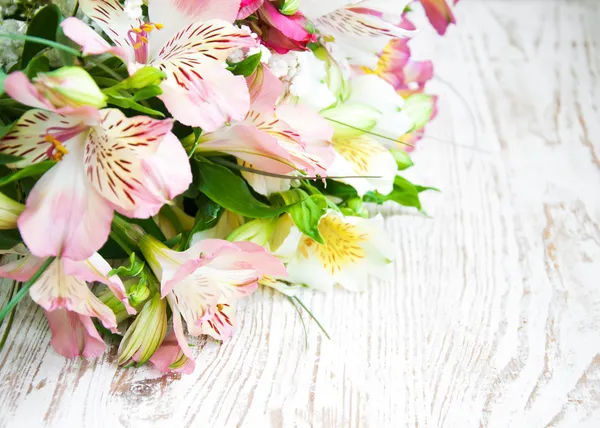 Buquê de flores de alstroemeria — Fotografia de Stock