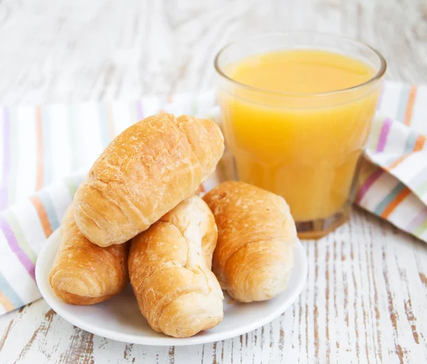 Fresh-baked croissant — Stock Photo, Image