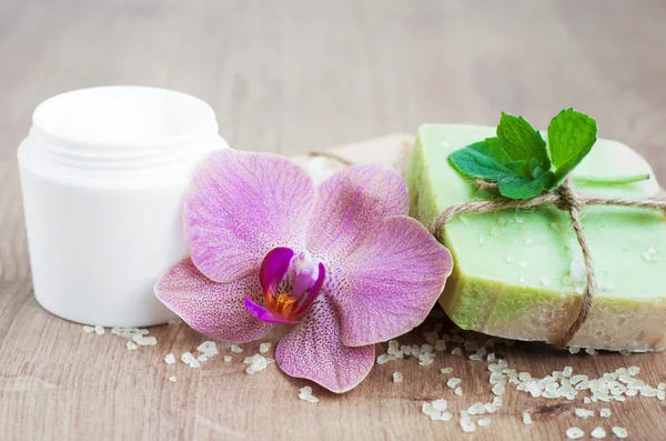 Conjunto de spa com orquídeas — Fotografia de Stock