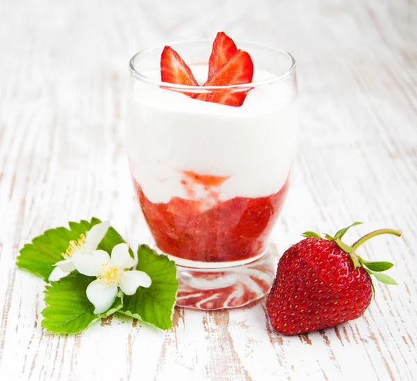 Strawberry Yogurt — Stock Photo, Image