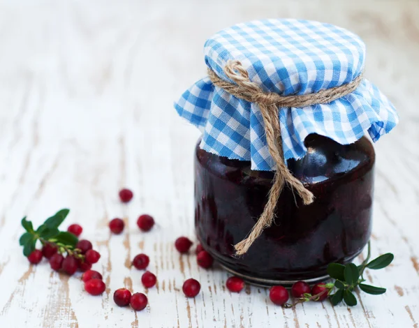 Vaso di marmellata di mirtilli rossi — Foto Stock