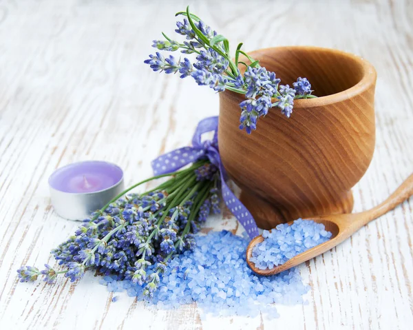 Mortar and pestle with lavender — Stock Photo, Image