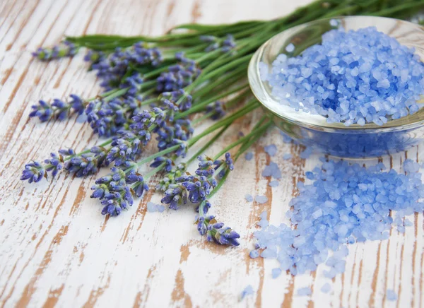 Lavender salt, and fresh flower — Stock Photo, Image