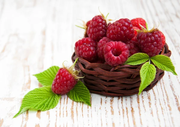 Fresh raspberries in the basket — Stock Photo, Image