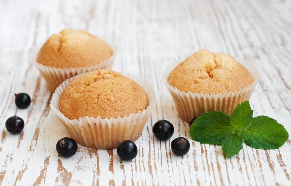 Muffin e groselhas pretas — Fotografia de Stock