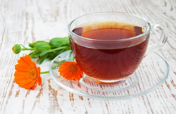 Té con caléndula —  Fotos de Stock