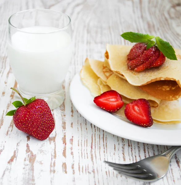 Erdbeerpfannkuchen — Stockfoto