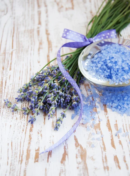 Lavender salt, and fresh flower — Stock Photo, Image